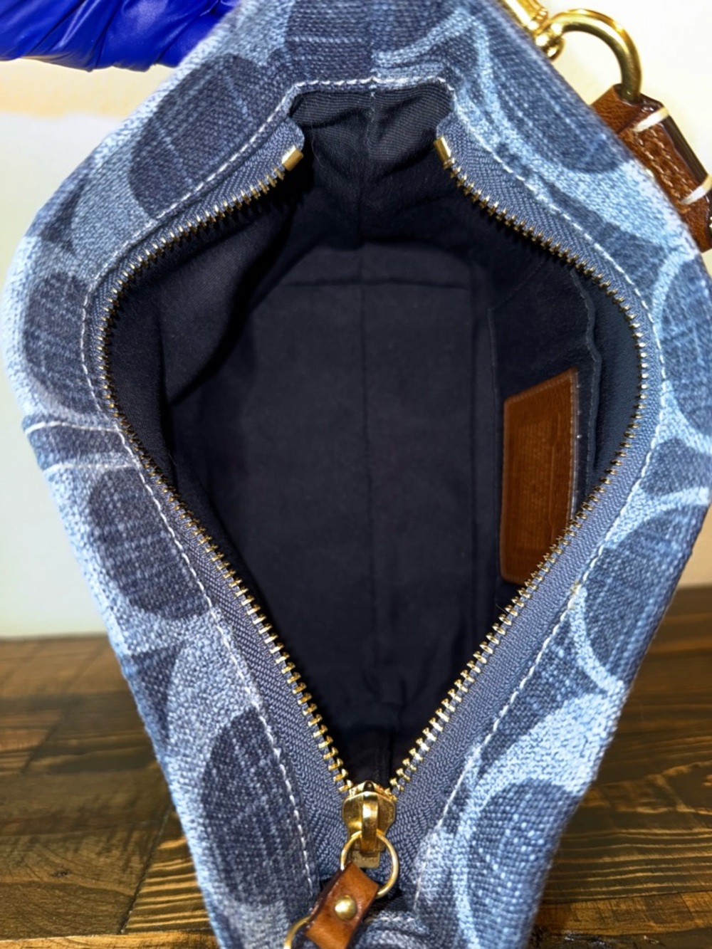 **RESERVED FOR jordy46** COACH SMALL BAG AND WRISTLET - Picture 9 of 16